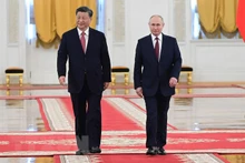 Chủ tịch Trung Quốc Tập Cận Bình (trái) và Tổng thống Nga Vladimir Putin tại Điện Kremlin ở Moskva tối 21/3. (Ảnh: AFP/TTXVN)