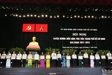 Tuyên dương các cá nhân, tập thể tiêu biểu của Thành phố Hồ Chí Minh giai đoạn 2021-2023. (Ảnh: THẾ ANH)