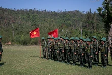Cán bộ, chiến sĩ Lữ đoàn Bộ binh Phòng thủ đảo 242, Quân khu 3 tập luyện sẵn sàng chiến đấu. (Ảnh: SƠN TÙNG)