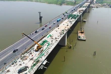 Dự án cầu Vĩnh Tuy giai đoạn 2 có tổng mức đầu tư hơn 2.500 tỷ đồng, được khởi công đầu tháng 1/2021 và dự kiến hoàn thành trong năm 2023. 