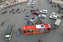 Nút giao Cổng 11 trở thành nổi ám ảnh về ùn tắc và nguy cơ tai nạn giao thông của người dân mỗi khi lưu thông qua đây. 