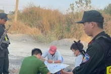 Lực lượng Công an tỉnh Đồng Nai kiểm tra, xử lý vụ việc tại Công ty Cổ phần vận tải Hòa Thịnh Phát, mỏ đá Tân Cang 7.