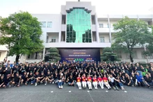 Đoàn viên, cán bộ công chức, người lao động Sở Nông nghiệp và Môi trường tham gia hưởng ứng Chiến dịch Giờ Trái đất năm 2025.