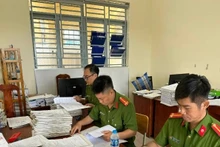 Lực lượng công an khám xét tại Trung tâm phát triển quỹ đất huyện Long Thành tháng 12/2023.