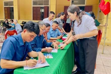 Người dân đăng ký tham gia bảo hiểm xã hội tự nguyện ngay sau những buổi tuyên truyền.