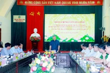 Đồng chí Nguyễn Hòa Bình làm việc với lãnh đạo Tòa án nhân dân hai cấp tỉnh Nghệ An.