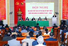 Đồng chí Đỗ Văn Chiến, Ủy viên Bộ Chính trị, Bí thư Trung ương Đảng, Chủ tịch Ủy ban Trung ương Mặt trận Tổ quốc Việt Nam cùng Đoàn đại biểu Quốc hội tỉnh Nghệ An tiếp xúc cử tri tại Con Cuông.