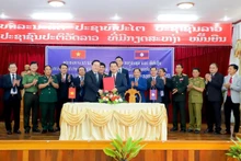 Lãnh đạo tỉnh Nghệ An (Việt Nam) và tỉnh Hủa Phăn (Lào) ký biên bản hợp tác giai đoạn 2023-2025.