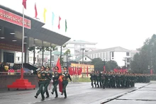 Tổ chức duyệt đội ngũ.