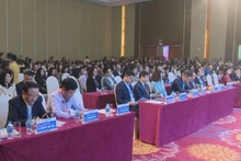 Các đại biểu tham gia hội nghị.