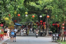 Du khách tham quan Khu phố cổ Hội An