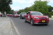 Đưa 50 xe taxi chạy bằng điện vào phục vụ người dân và du khách.