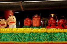 Múa rối chầu Thánh tại chùa Đại Bi, huyện Nam Trực, tỉnh Nam Định, một nghi lễ tâm linh độc đáo chỉ có trong dịp lễ hội. 