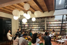Một buổi đọc sách chung tại Kafka. Nguồn: Kafka Bookstore