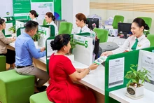 Các ngân hàng thương mại chủ động phát triển hàng loạt sản phẩm mới đi kèm dịch vụ hóa hỗ trợ nhằm nâng cao tính cạnh tranh. 
