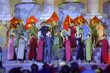 Kỷ niệm 95 năm Ngày thành lập Đảng Cộng sản Việt Nam (03/02/1930 - 03/02/2025), tối 3/2/2025, tại Quảng trường Cách mạng tháng Tám (Hà Nội), Bộ Văn hóa, Thể thao và Du lịch tổ chức Chương trình nghệ thuật đặc biệt "Mừng Đảng, mừng Xuân, mừng đất nước đổi mới” với chủ đề “95 năm - Ánh sáng soi đường”. Ảnh: TTXVN 