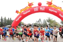 Các vận động viên xuất phát tại giải chạy việt dã Nagakawa - Cúp Báo Bắc Ninh lần thứ 29.