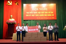 Bộ trưởng Công an Tô Lâm đã tặng 50 bộ máy vi tính cho các trường học trên địa bàn huyện Ân Thi.