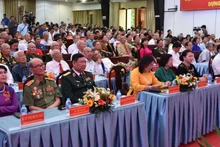 Đại biểu tỉnh Bến Tre tham dự Lễ kỷ niệm 50 năm Ngày Giải phóng miền nam. (Ảnh: HOÀNG TRUNG)