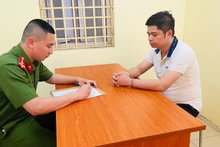 Đối tượng Trương Việt Hùng tại cơ quan Công an.
