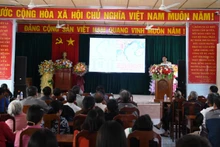 Tuyên truyền về công tác phòng, chống khai thác hải sản bất hợp pháp cho ngư dân huyện Phù Cát,