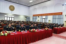 Hàng trăm cán bộ lãnh đạo, chỉ huy các đơn vị cấp tàu, đại đội và tương đương trở lên dự lớp tập huấn cán bộ. 