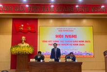 Đồng chí Dương Đức Huy, Trưởng ban Tuyên Giáo Lào Cai phát biểu tại hội nghị.