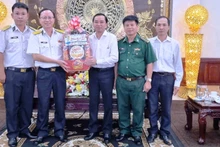 Đoàn công tác Trung tâm Bảo đảm kỹ thuật Vùng 2 Hải quân chúc tết lãnh đạo Tỉnh ủy tỉnh Bạc liêu