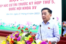 Đồng chí Trần Cẩm Tú, Ủy viên Bộ Chính trị, Bí thư Trung ương Đảng, Chủ nhiệm Ủy ban Kiểm tra Trung ương phát biểu tại Hội nghị tiếp xúc cử tri huyện Bảo Yên, tỉnh Lào Cai. (Ảnh: QUỐC HỒNG)