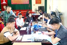 Thí sinh làm thủ tục nhập học tại Trường Cao đẳng Lào Cai ngày 22/8. ( Ảnh: TRỌNG BẢO)