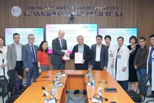 Lễ ký kết hợp tác giữa Trường đại học Y Dược (Đại học Quốc gia Hà Nội) và Đại học Clermont Auvergne. 