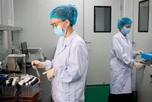 Hoạt động nghiên cứu tại Trung tâm Chiếu xạ Hà Nội.( Ảnh Sơn Tùng)