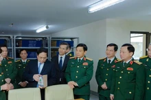 Thủ tướng Chính phủ Phạm Minh Chính và Bộ trưởng Quốc phòng Phan Văn Giang thăm, làm việc tại Học viện Quốc phòng tháng 12/2023. 