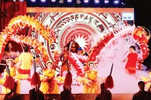 Tiết mục của đội Ðống Ða trong phần thi Chào hỏi. 