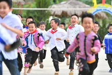 Ðội viên, thiếu nhi Trường tiểu học Lóng Luông (xã Lóng Luông, huyện Vân Hồ, tỉnh Sơn La) trong giờ hoạt động ngoại khóa. 