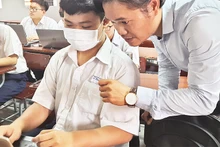 Học sinh Trường THPT chuyên Lê Hồng Phong, Thành phố Hồ Chí Minh trong giờ học Chương trình trí tuệ nhân tạo. 