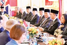 Tổng thống Indonesia dự Diễn đàn bàn tròn CEO ở London, Anh. 