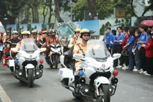 Ðoàn viên thanh niên các lực lượng của Thủ đô ra quân tuyên truyền về văn hóa giao thông. (Ảnh TRUNG ƯƠNG HỘI LIÊN HIỆP THANH NIÊN VIỆT NAM cung cấp) 