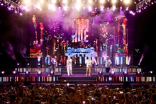 Các hoạt động trong Festival Huế thu hút đông đảo du khách trong nước và quốc tế tham dự. 