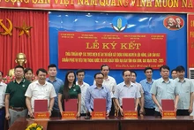 Đại diện 5 cơ quan tại lễ ký kết.