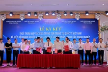 Ký kết thỏa thuận hợp tác giữa Trung tâm Trọng tài quốc tế Việt Nam và Hiệp hội doanh nghiệp 4 tỉnh Tây Bắc về hỗ trợ pháp lý cho các doanh nghiệp tại Hòa Bình.
