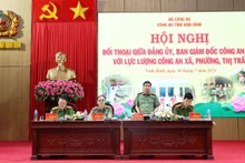 Đồng chí Đại tá Đặng Trọng Cường, Giám đốc Công an tỉnh Ninh Bình điều hành phần nội dung đối thoại.