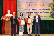 Ban tổ chức trao giải Nhất cho các tác giả của hai thể loại ca khúc và văn xuôi.