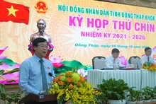 Ủy viên Trung ương Đảng, Bí thư Tỉnh ủy Đồng Tháp Lê Quốc Phong phát biểu tại kỳ họp. (Ảnh: HỮU NGHĨA)