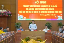 Ủy viên Trung ương Đảng, Bí thư Tỉnh ủy Đồng Tháp Lê Quốc Phong phát biểu tại hội nghị. (Ảnh: HỮU NGHĨA)