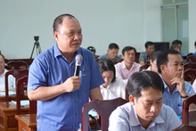 Đại biểu phát biểu thảo luận tại hội nghị. (Ảnh: HỮU NGHĨA)