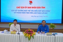 Chủ tịch Ủy ban nhân dân tỉnh Đồng Tháp Phạm Thiện Nghĩa phát biểu tại buổi gặp gỡ đoàn viên, thanh niên. (Ảnh: HỮU NGHĨA)