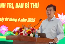 Ủy viên Trung ương Đảng, Bí thư Tỉnh ủy Đồng Tháp Lê Quốc Phong triển khai chuyên đề về sắp xếp tổ chức bộ máy. (Ảnh: HỮU NGHĨA)