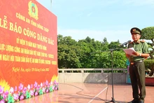 Đại tá Nguyễn Văn Hiểu báo công thành tích 5 năm học tập, thực hiện Sáu điều Bác Hồ dạy của Công an Đồng Tháp, giai đoạn 2018-2023.