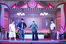 Đơn vị tỉnh Bến tre tham gia phần thi biểu diễn nghệ thuật “Gia đình tài năng”.(Ảnh: HỮU NGHĨA)
